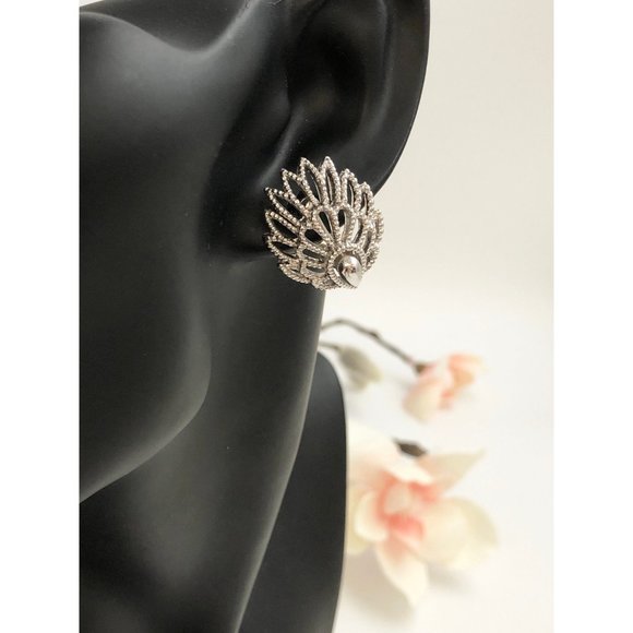 Crown Trifari Silver Tone Clip On Earrings - Picture 3 of 7